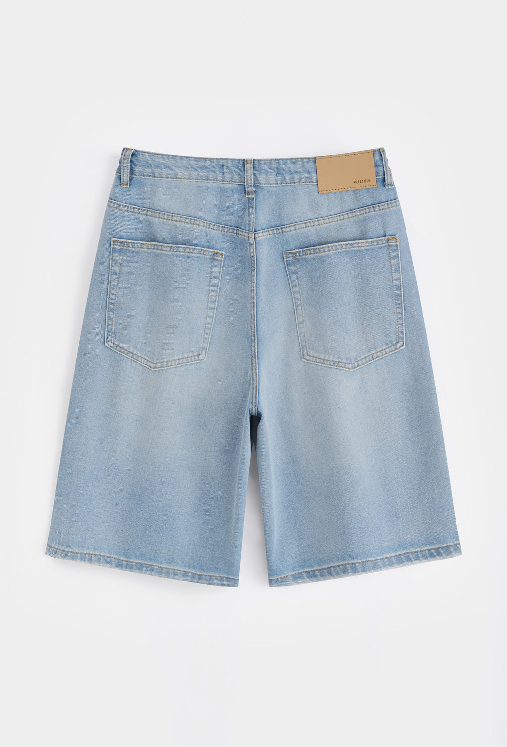 Short baggy jeans